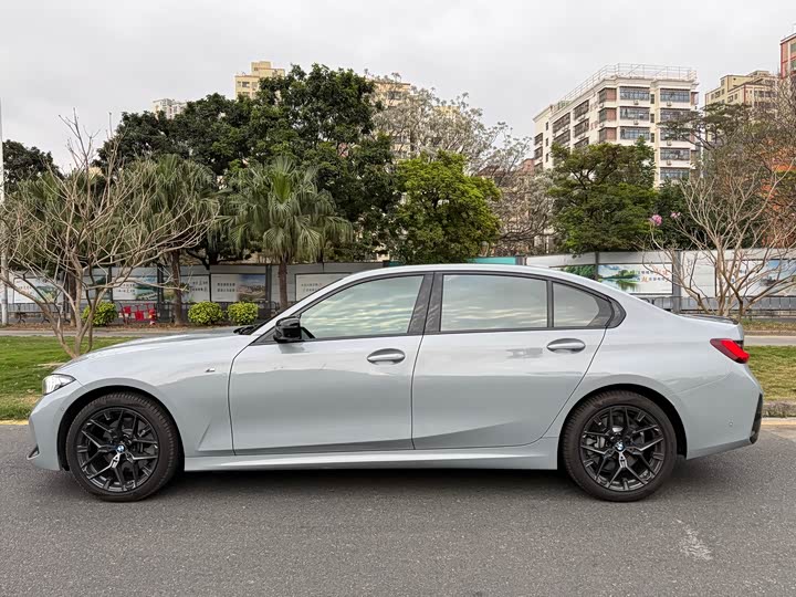 Photo 3 - BMW 3 Series