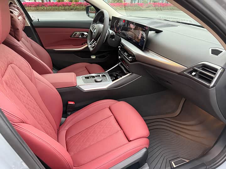 Photo 9 - BMW 3 Series