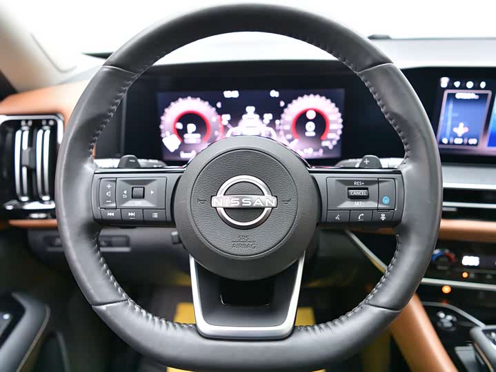 Фото 8 - Nissan Pathfinder