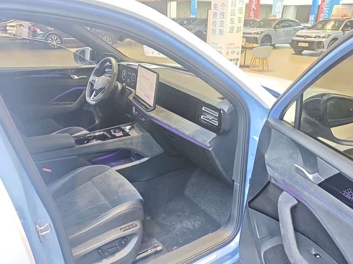 Фото 7 - Volkswagen Tiguan L Pro