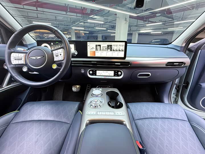 Photo 7 - Genesis GV60