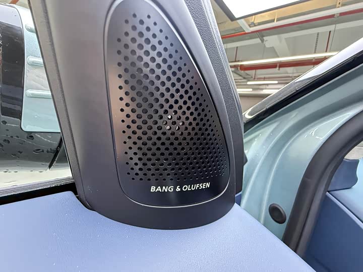 Photo 9 - Genesis GV60