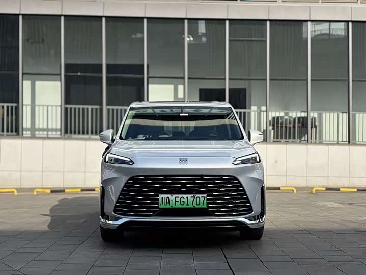 Фото 2 - Buick GL8 Hybrid