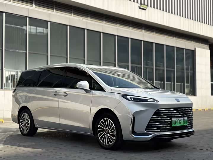 Фото 3 - Buick GL8 Hybrid