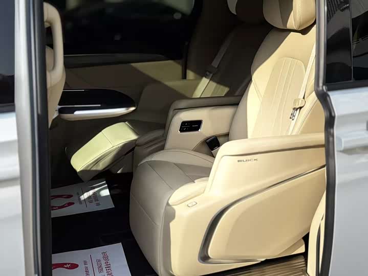 Фото 5 - Buick GL8 Hybrid