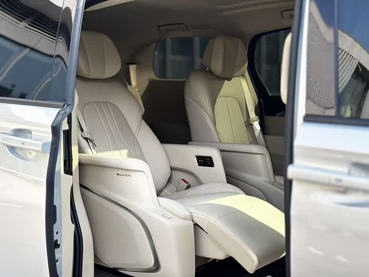 Фото 6 - Buick GL8 Hybrid