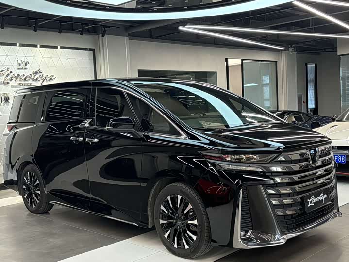 Фото 1 - Toyota Vellfire