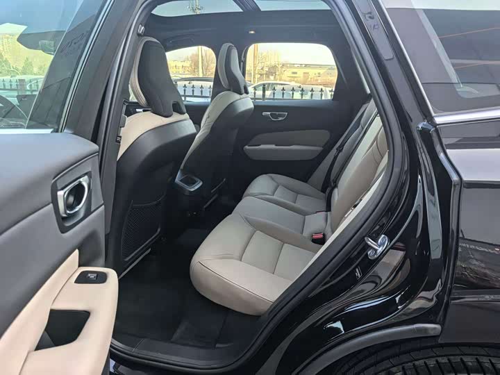 Фото 6 - Volvo XC60