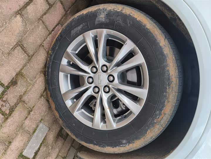 Фото 6 - Cadillac XT5