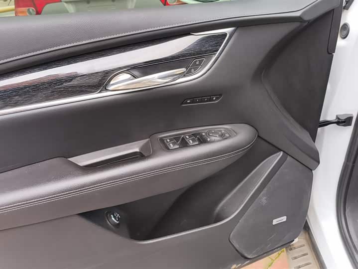 Фото 7 - Cadillac XT5