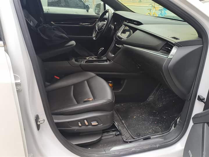 Фото 8 - Cadillac XT5