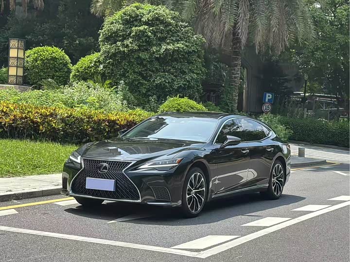 Фото 2 - Lexus LS