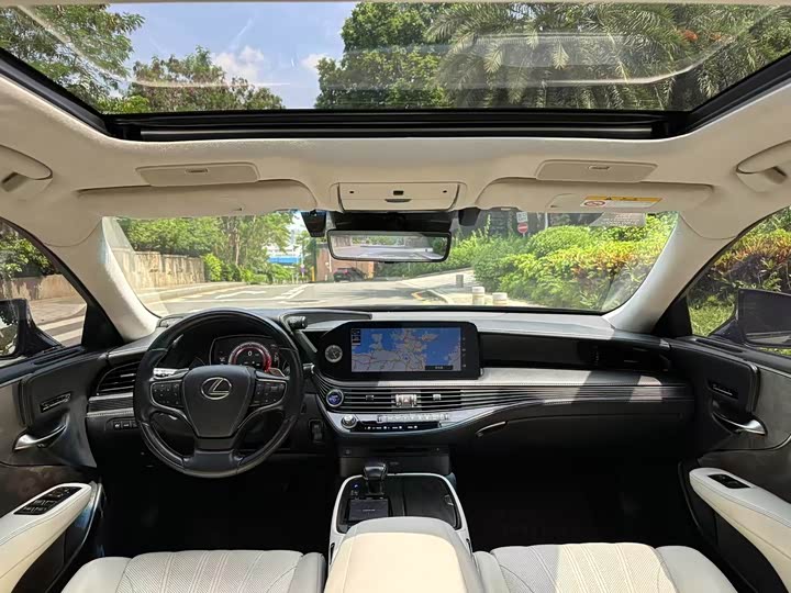 Фото 9 - Lexus LS