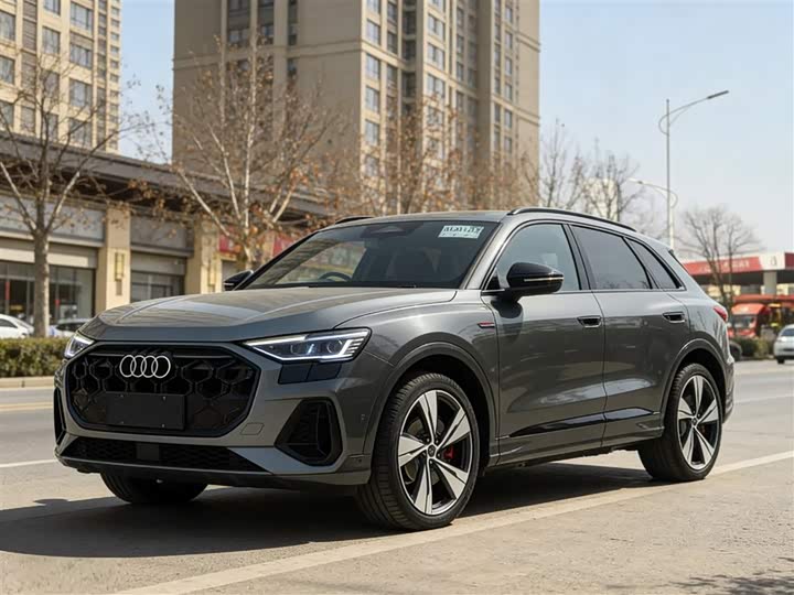 Фото 1 - Audi Q5L