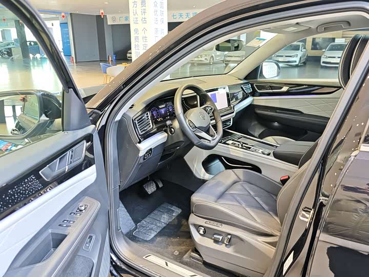 Photo 3 - Volkswagen Teramont Pro