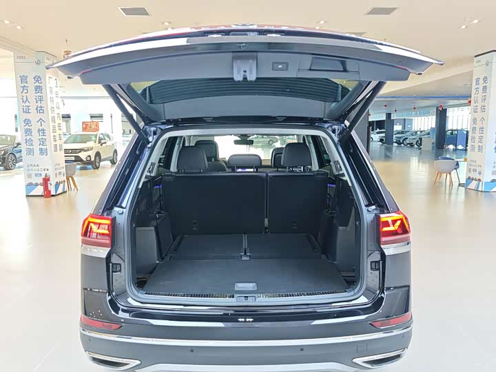 Photo 6 - Volkswagen Teramont Pro