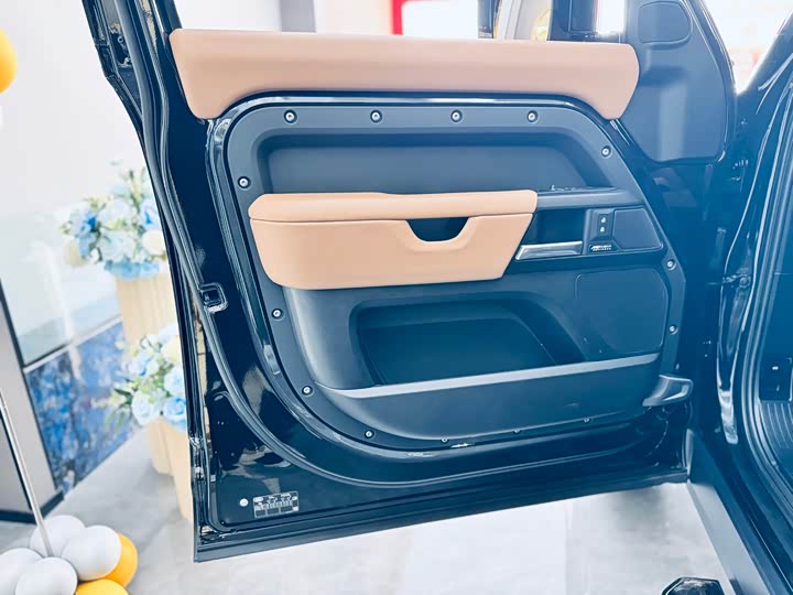 Фото 6 - Land Rover Defender