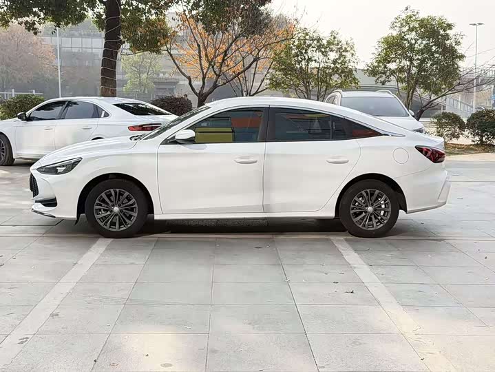 Фото 2 - MG Motor 5