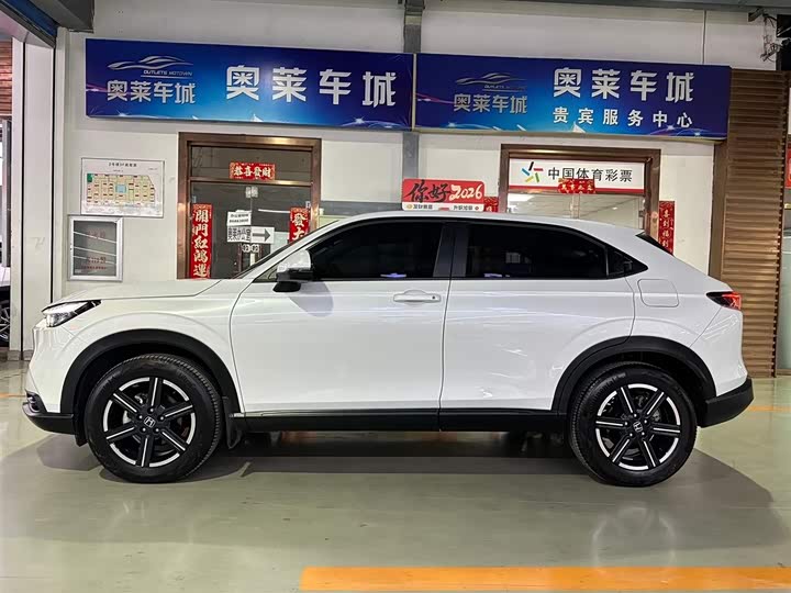 Фото 7 - Honda Vezel