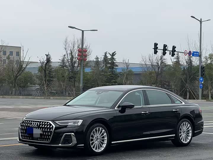 Фото 1 - Audi A8