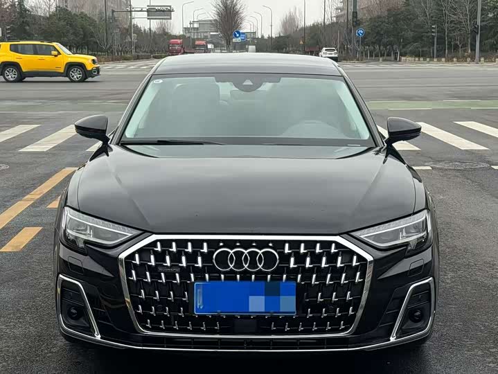 Фото 2 - Audi A8