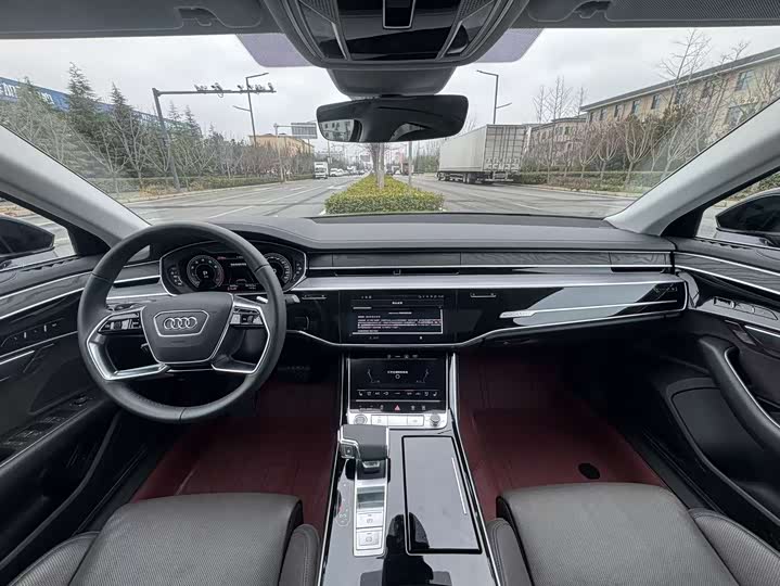 Фото 3 - Audi A8