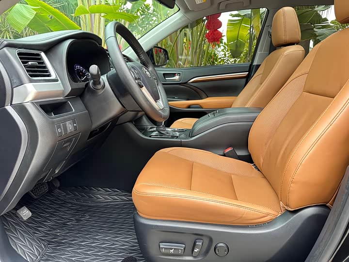 Фото 9 - Toyota Highlander