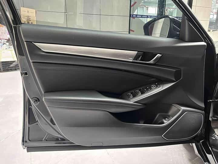 Фото 3 - Honda Accord