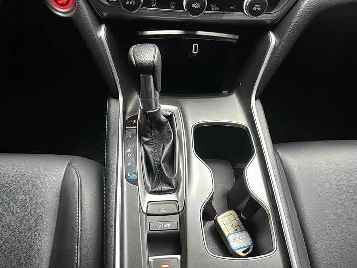 Фото 7 - Honda Accord