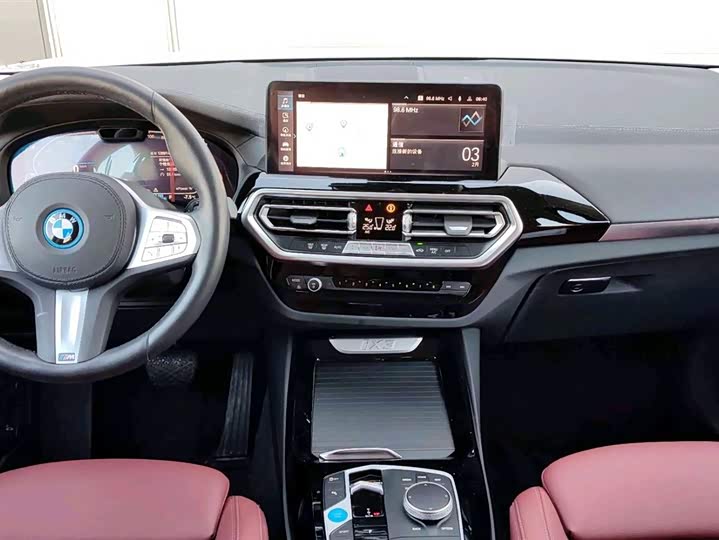 Фото 8 - BMW iX3