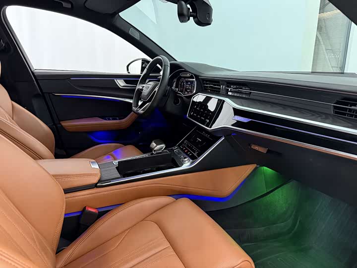 Фото 6 - Audi A6L