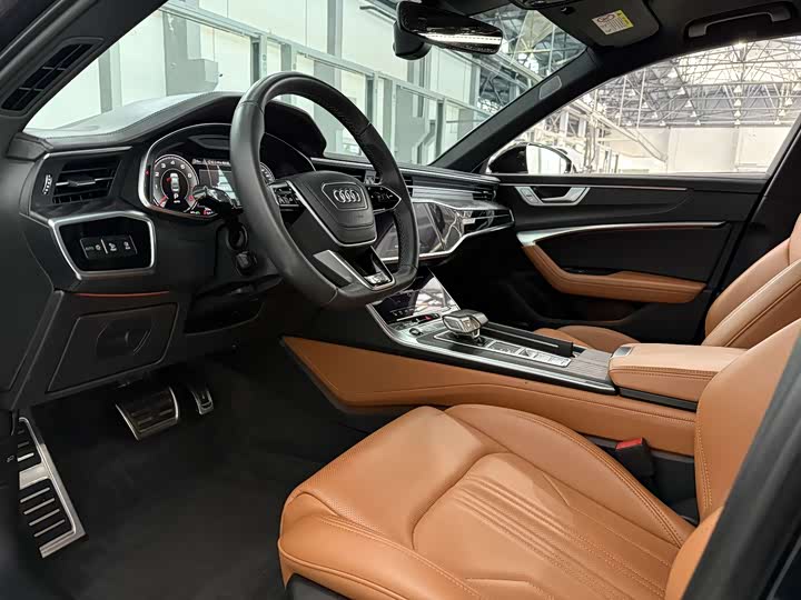 Фото 8 - Audi A6L