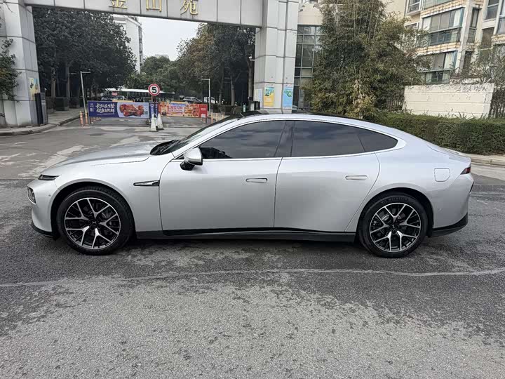 Фото 3 - XPeng P7