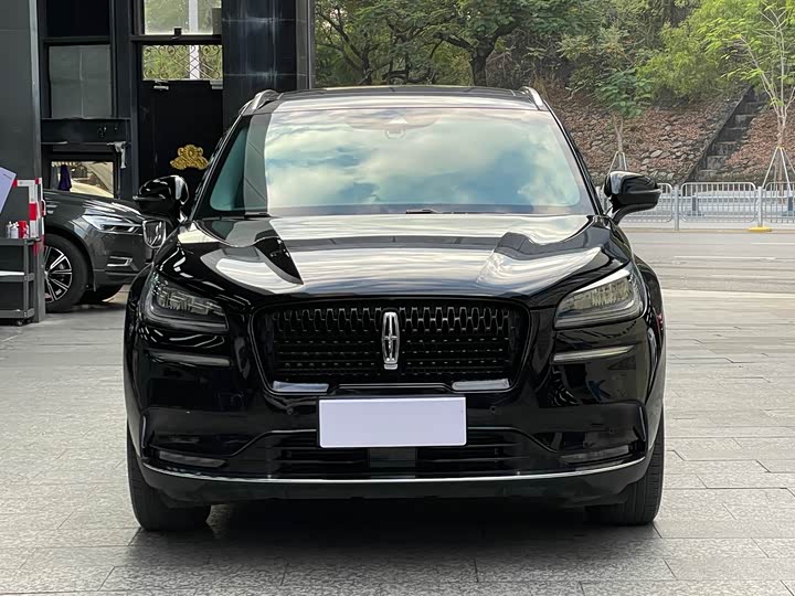 Фото 2 - Lincoln Corsair