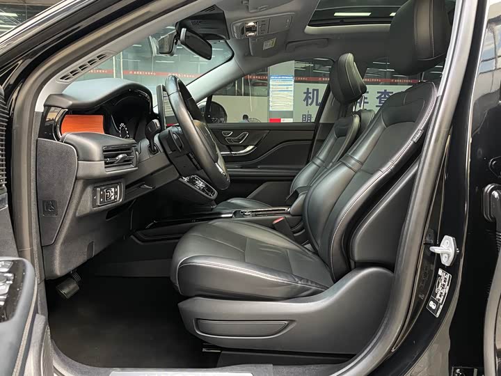 Фото 4 - Lincoln Corsair