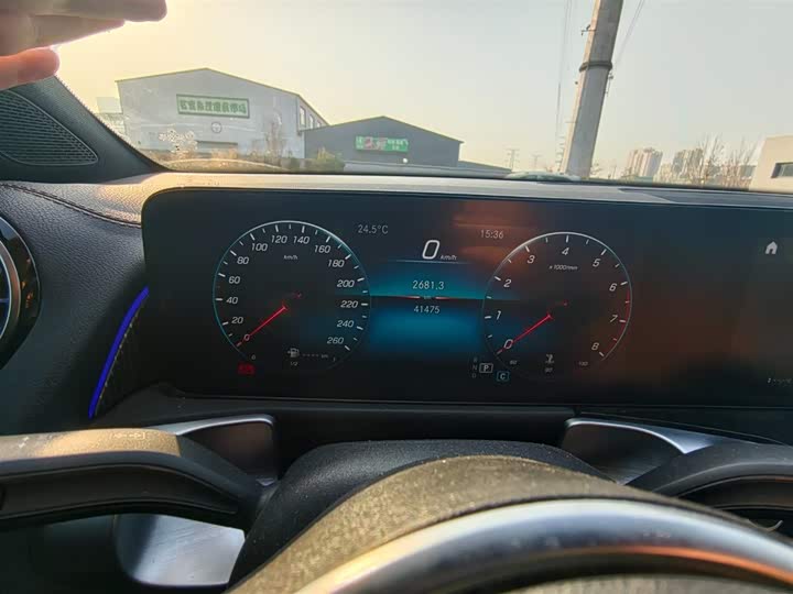 Фото 9 - Mercedes-Benz GLB-Class