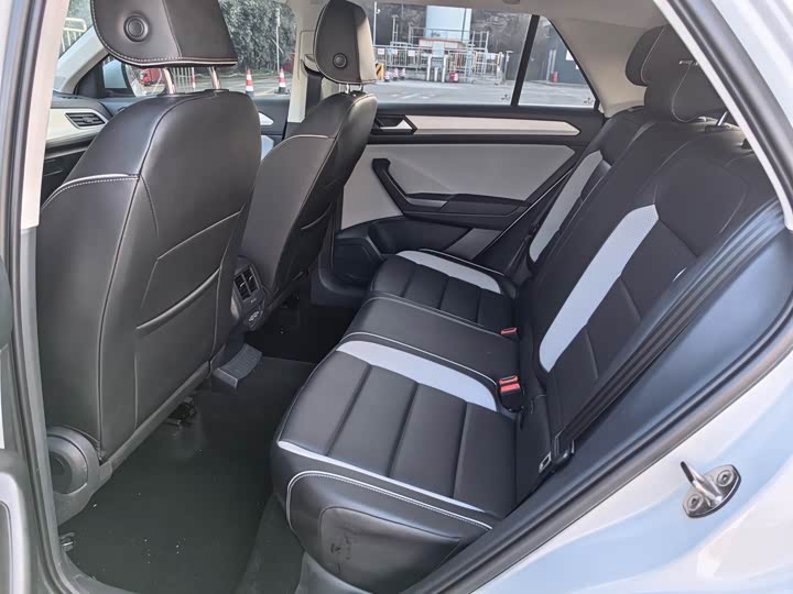 Фото 5 - Volkswagen T-Roc