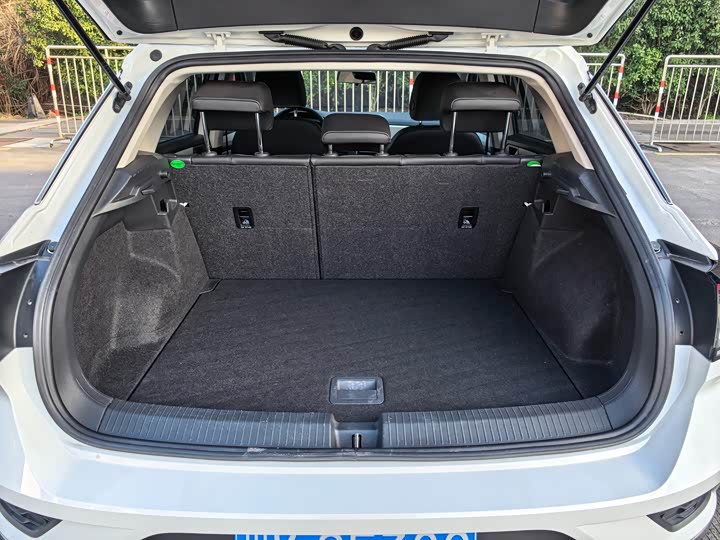 Фото 9 - Volkswagen T-Roc