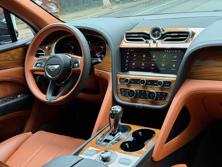 Фото 9 - Bentley Bentayga