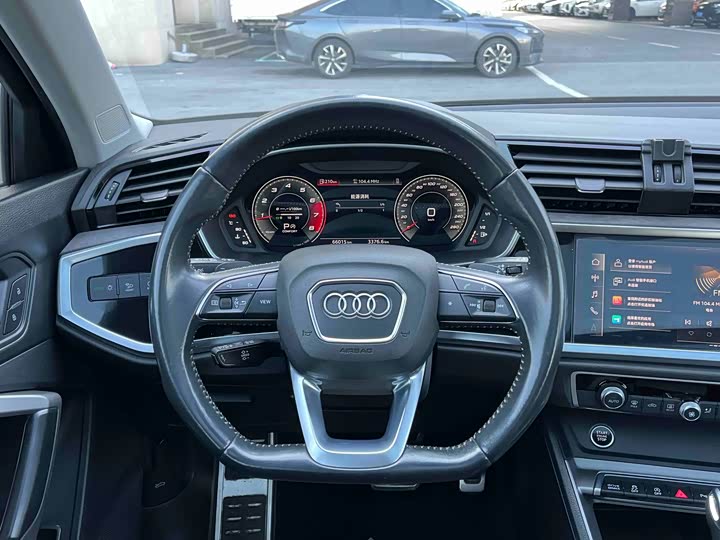 Фото 8 - Audi Q3