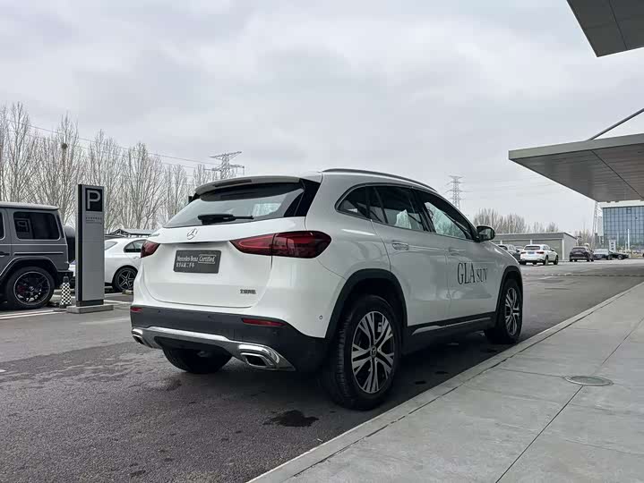 Фото 6 - Mercedes-Benz GLA-Class