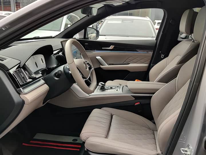 Photo 3 - BYD Tang Hybrid/EV