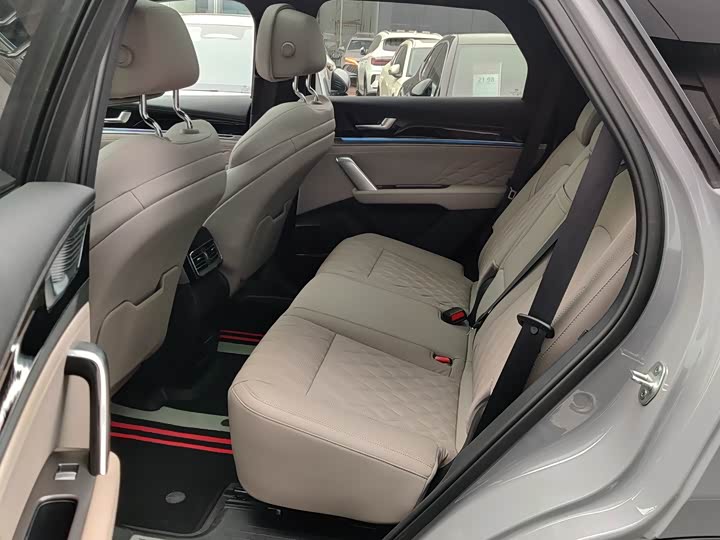 Photo 7 - BYD Tang Hybrid/EV