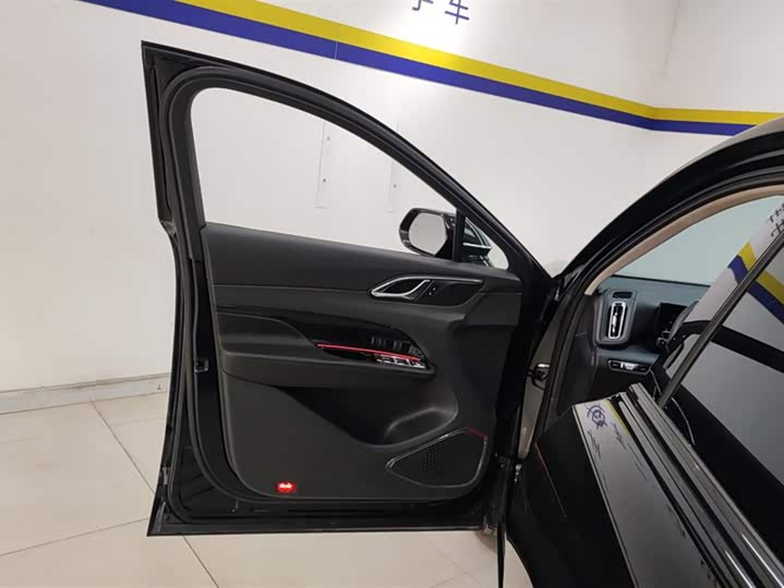 Фото 7 - Hongqi HS3