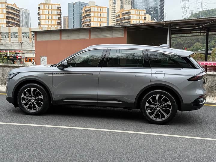 Фото 7 - Lincoln Nautilus