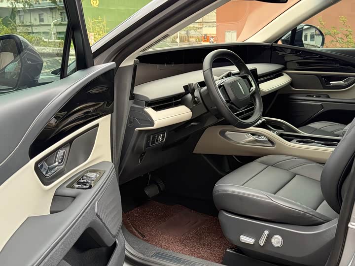 Фото 8 - Lincoln Nautilus