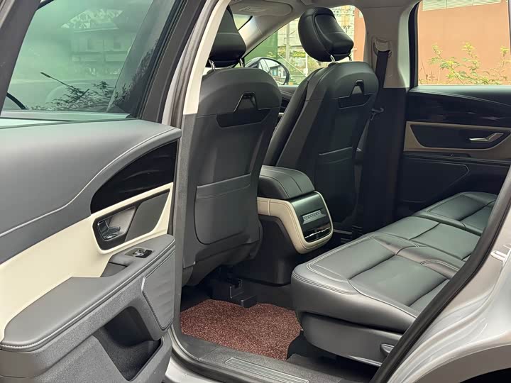 Фото 9 - Lincoln Nautilus