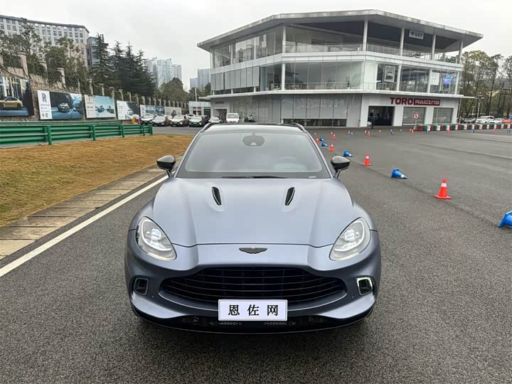 Фото 3 - Aston Martin DBX