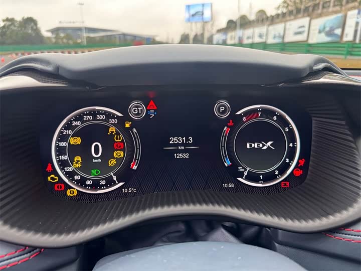 Фото 6 - Aston Martin DBX