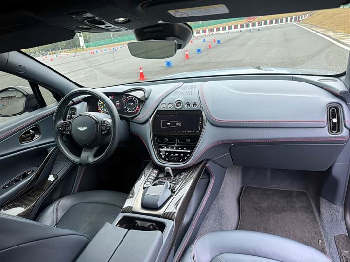 Фото 9 - Aston Martin DBX